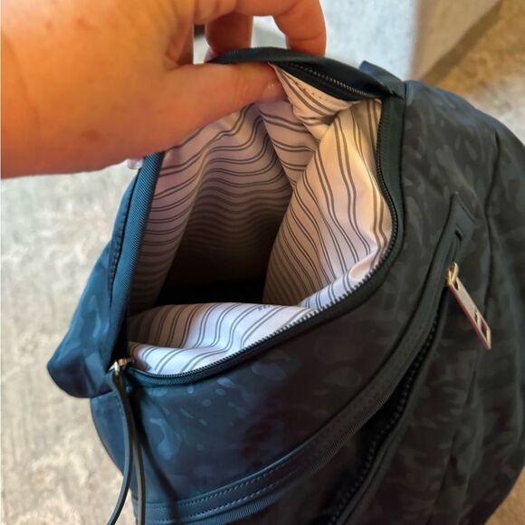 Lululemon Resolution Hobo Bag Teal - Picture 4 of 12